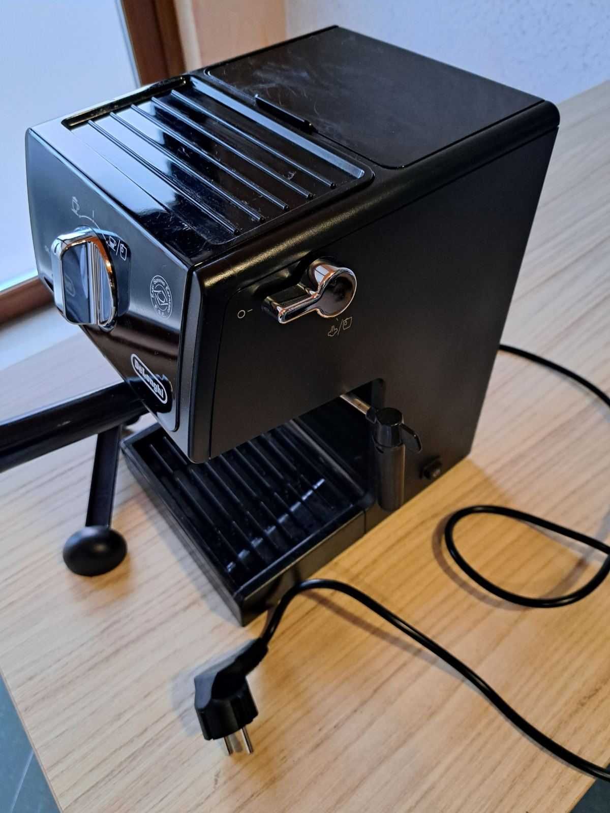 Продавам кафемашина Еспресо DeLonghi ECP 31.21, В Гаранция 1 година