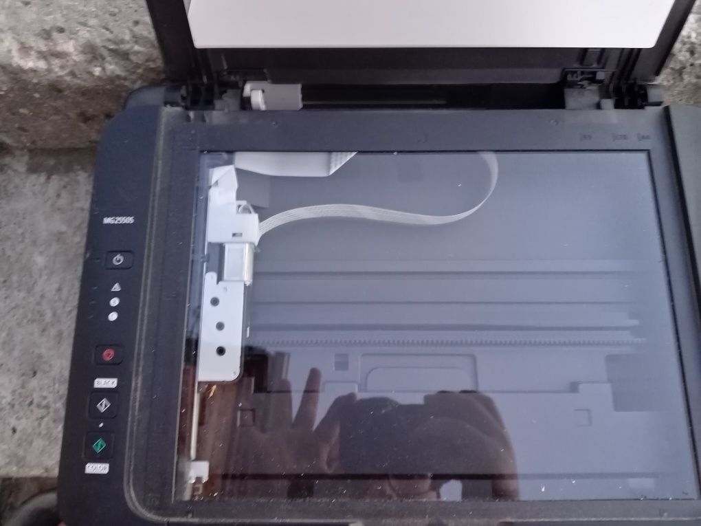 цветни принтери работят