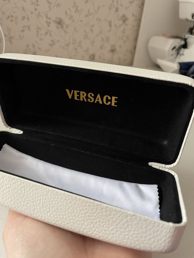 Продам очки солнцезащитные Versace