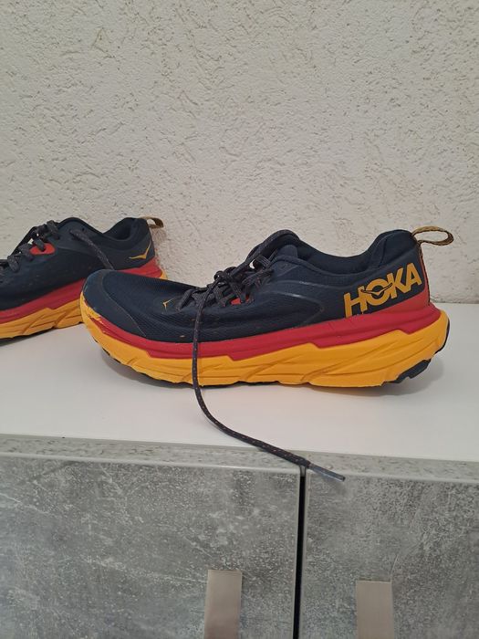HOKA  жълто с червено