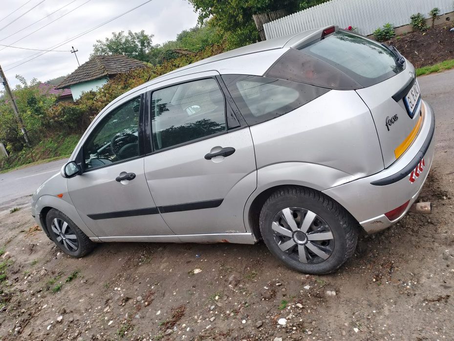 Vând Schimb Ford Focus.