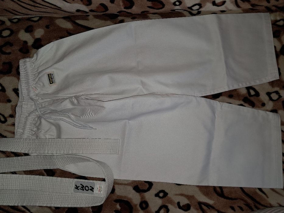 Kimono NOU de firmă KWON,calitativ,impecabil/6-7 ani