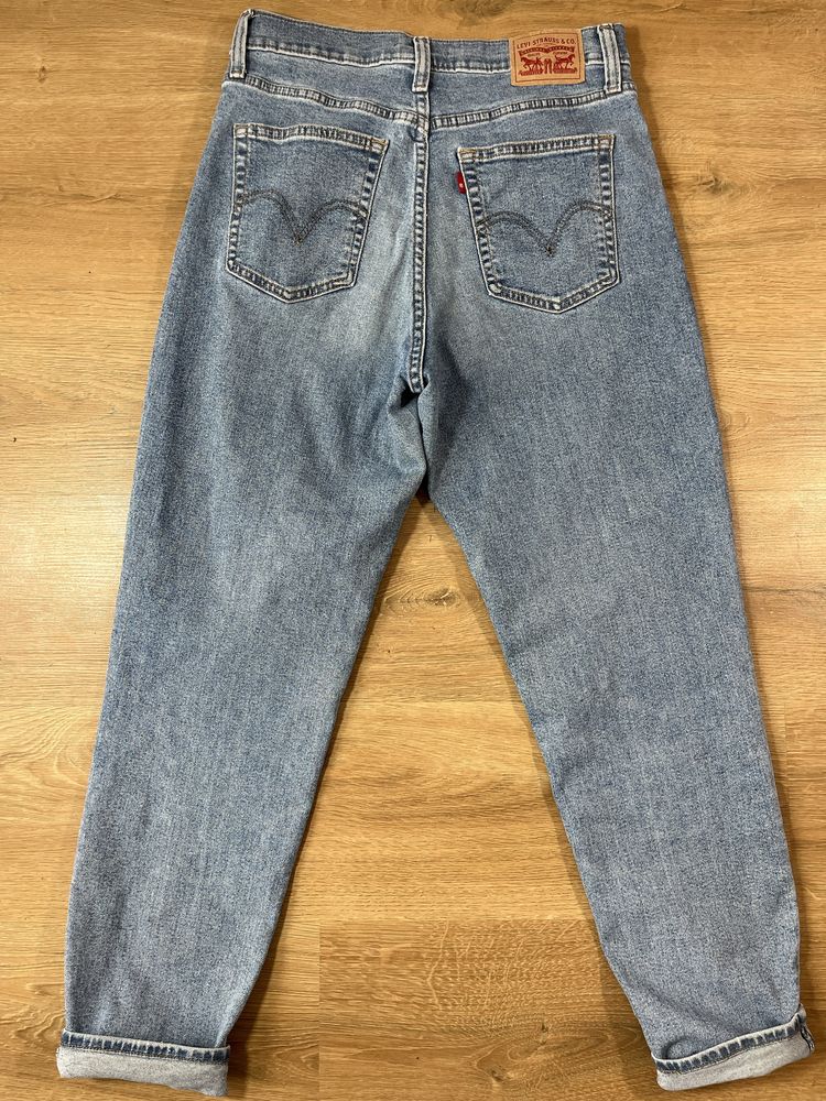 Levis High Waisted Mom Jeans W29