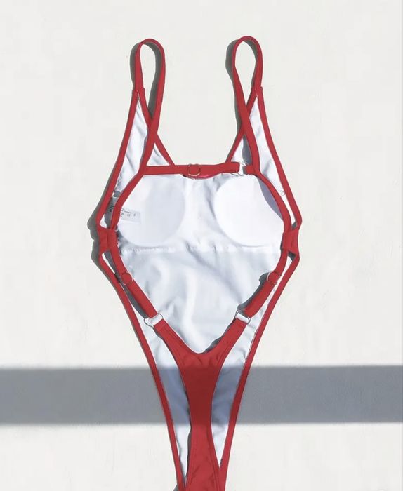 Цял червен бански с прашка