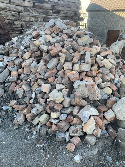 Отдам бесплатно бой кирпича