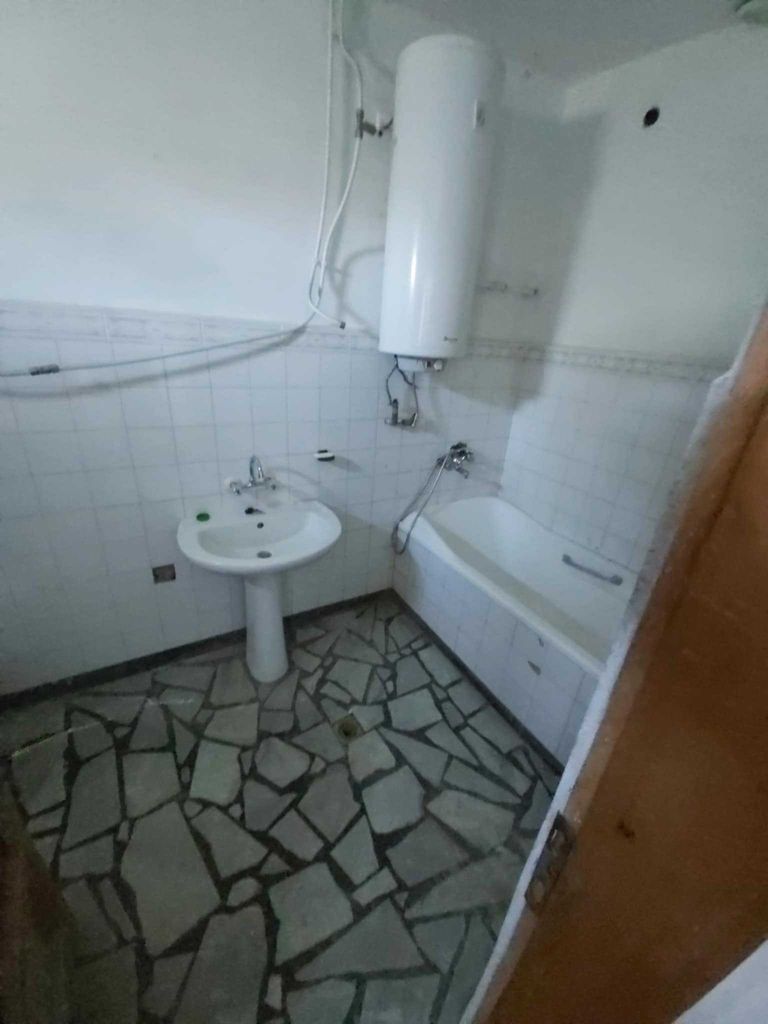 Дава се под наем Къща в с. Бяла, Област Сливен - 100 кв.м за 255 € - Снимка #6