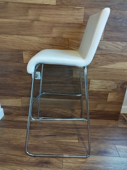 Един бар стол в отлично състояние