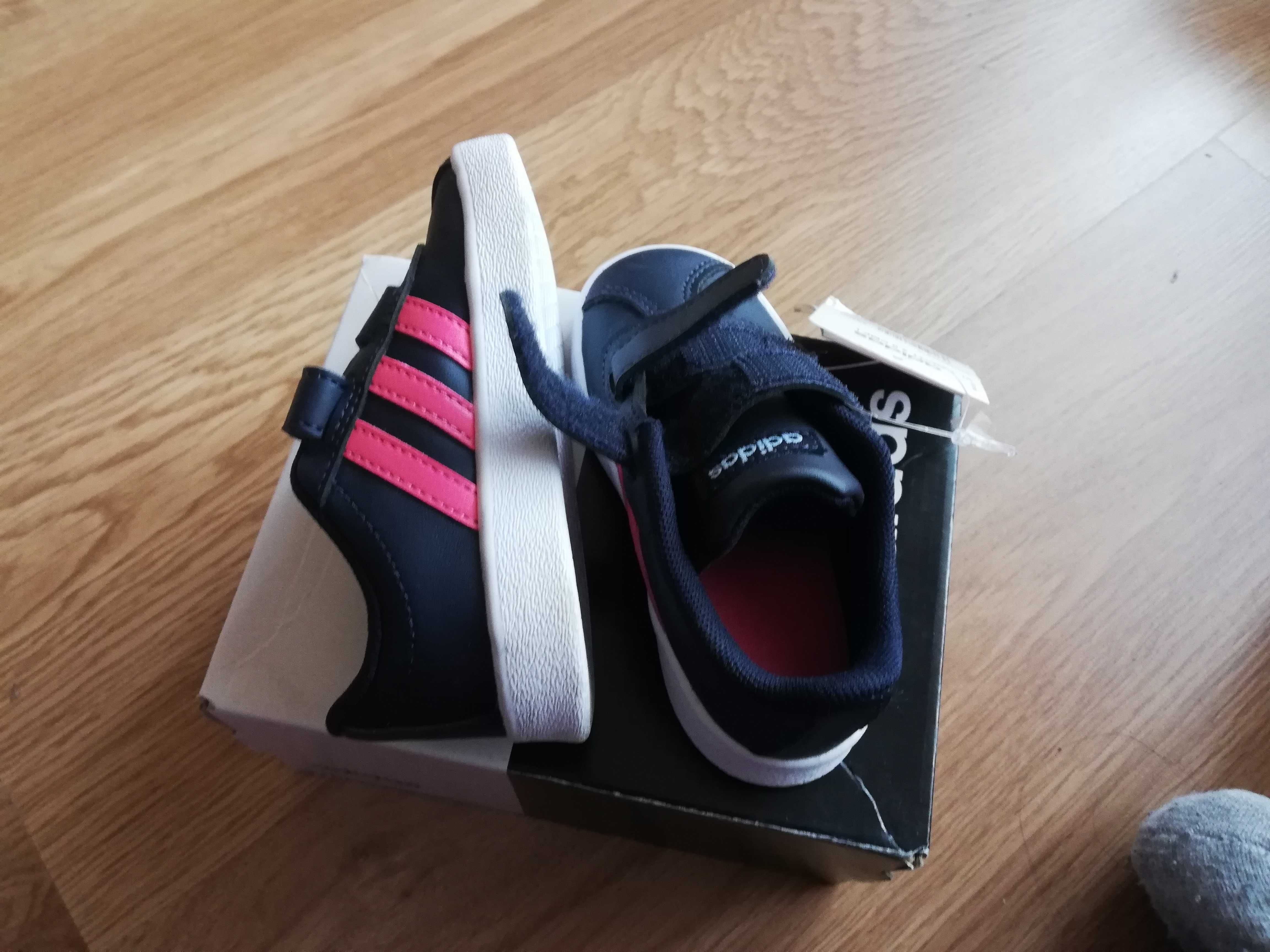 детски маратонки adidas, чисто нови, 27