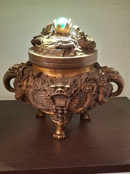 Urna bronz capac