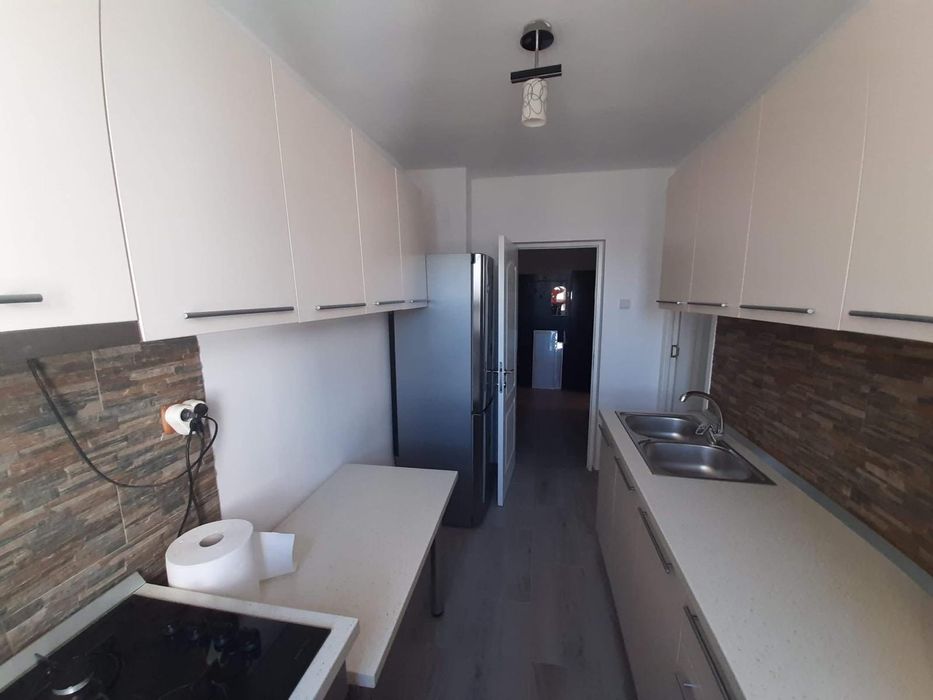 Închiriez apartament 2 camere decomandate zona piata nicolina