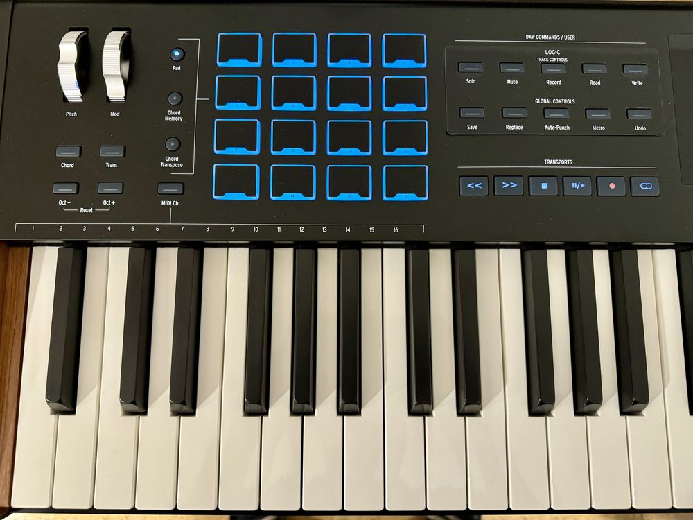 Arturia KeyLab 88 MkII Black edition + стойка (MIDI keyboard)