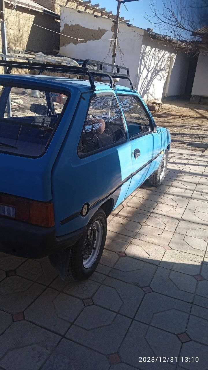 Таврия сотилади.