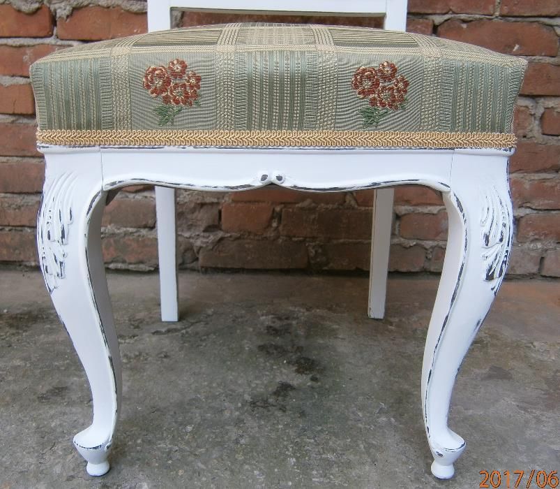 Scaune vechi din lemn albe tapitate (Mobila veche/Chair)