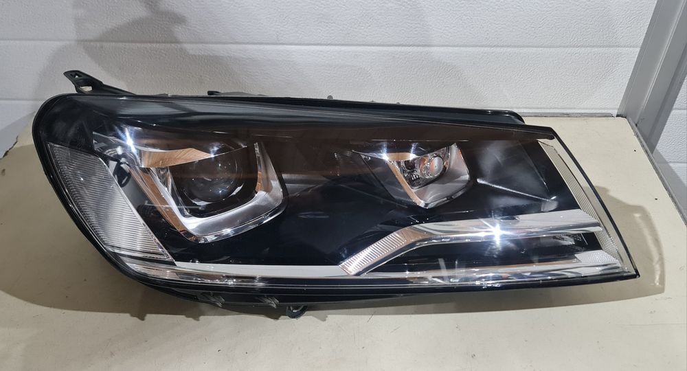 Far dreapta VW Touareg 7P facelift 7P941032