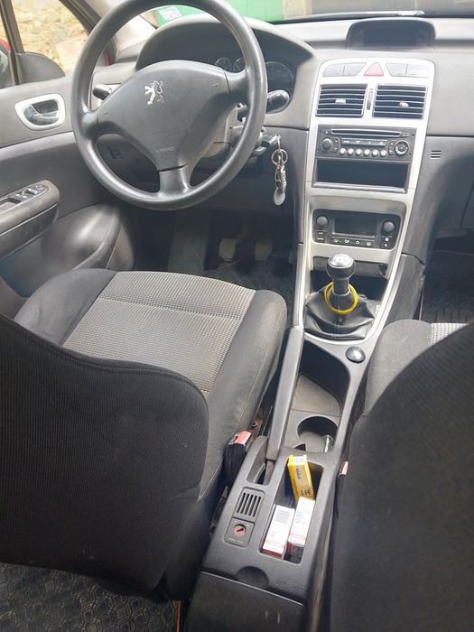 Продавам Пежо 307нbi