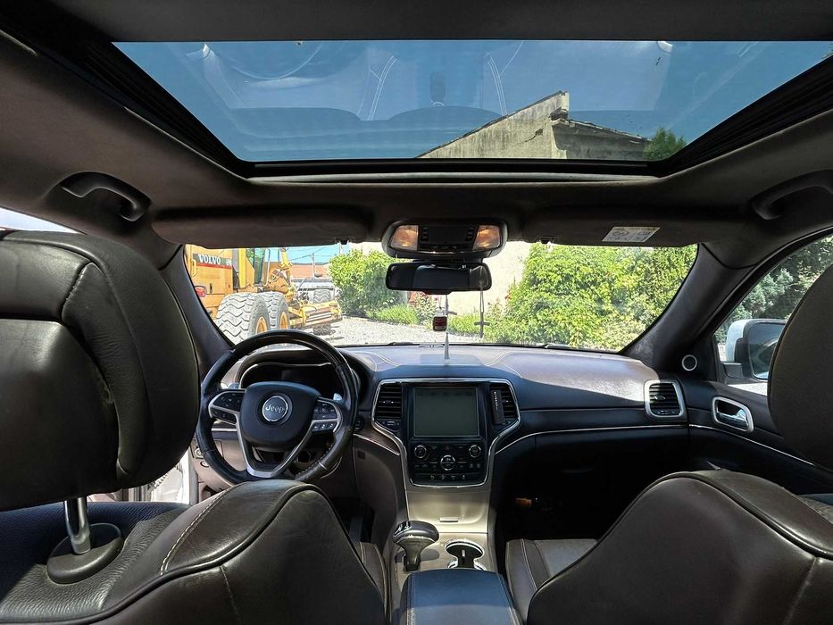 Grand Cherokee Summit