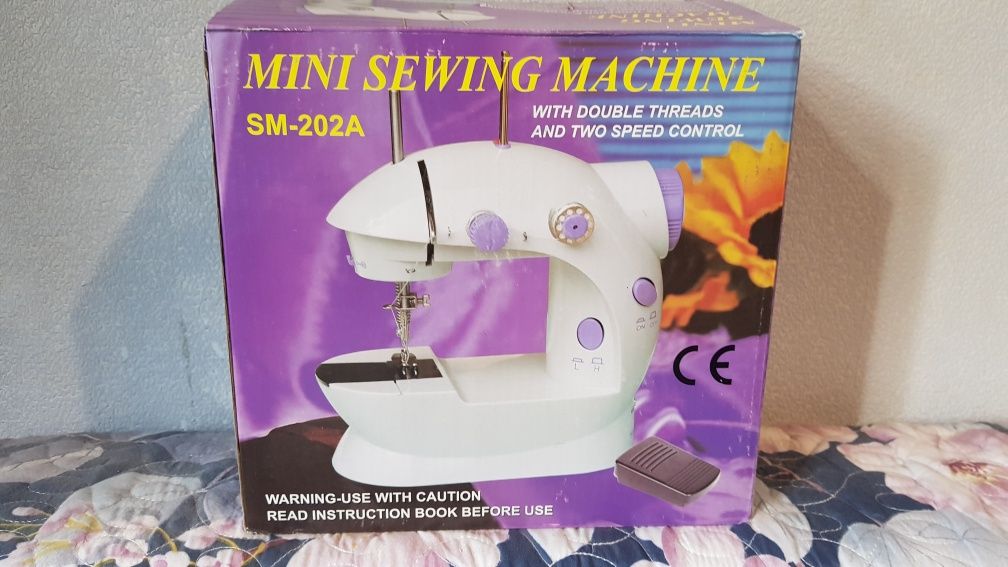 Продаётся новая мини швейная машинка.