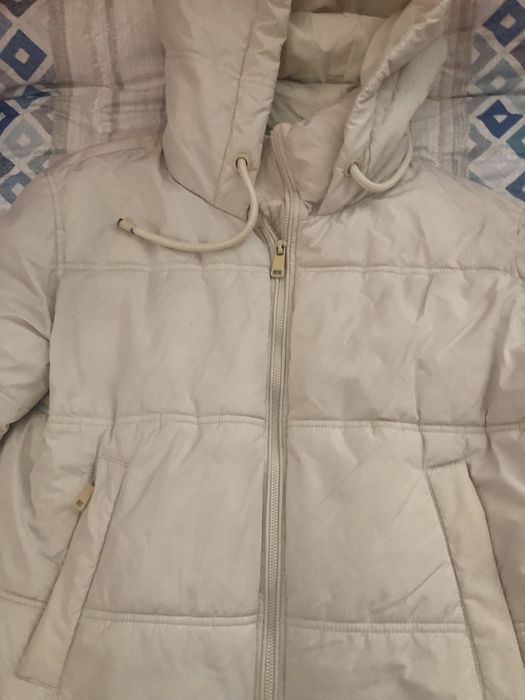 Бяло късо яке на Зара