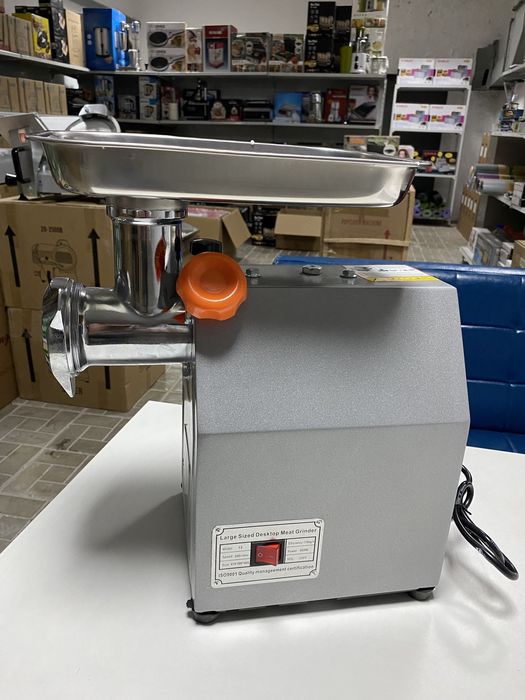 Профессиональная мясорубка 150 кг/час.