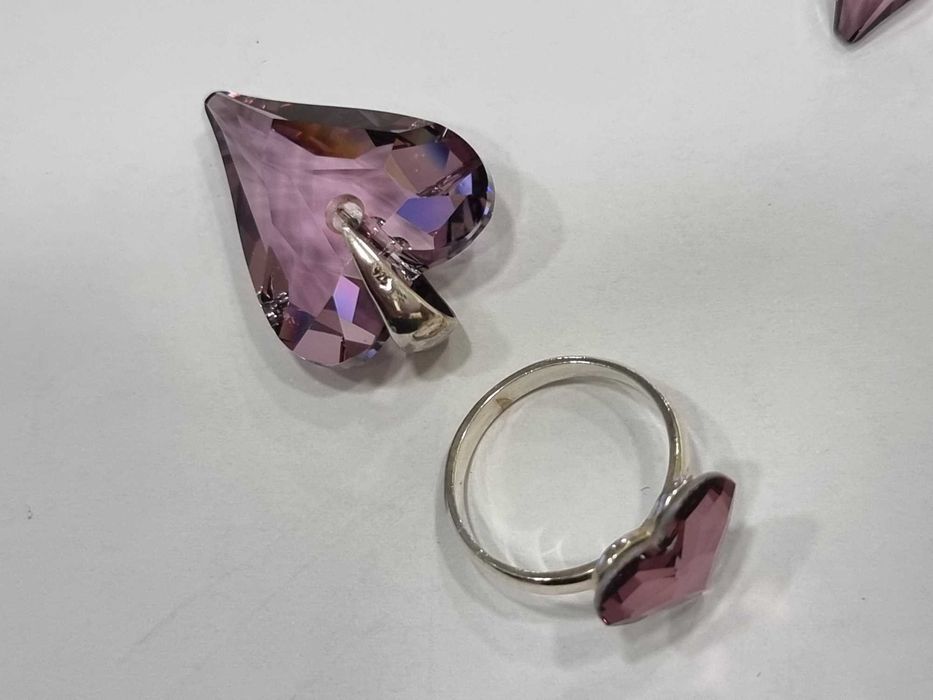 Сребърен комплект с кристали, обеци, пръстен, висулка