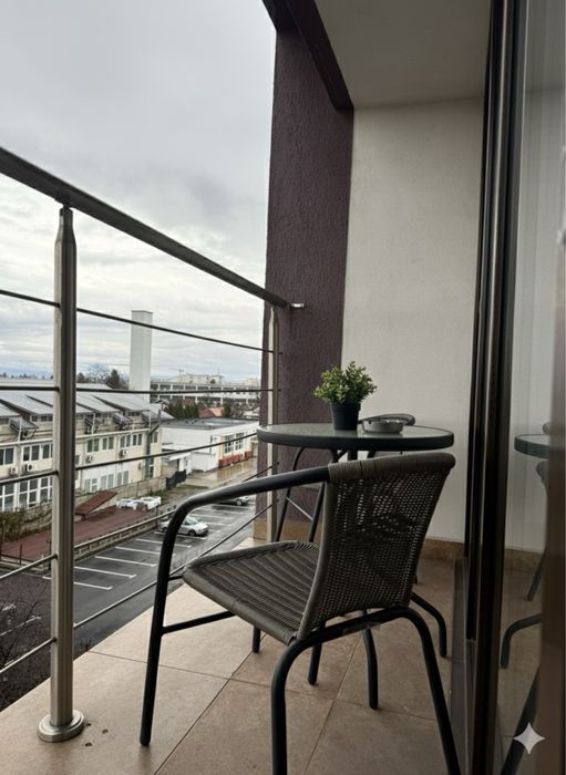 Inchiriez apartament in centrul istoric cu parcare regim hotelier