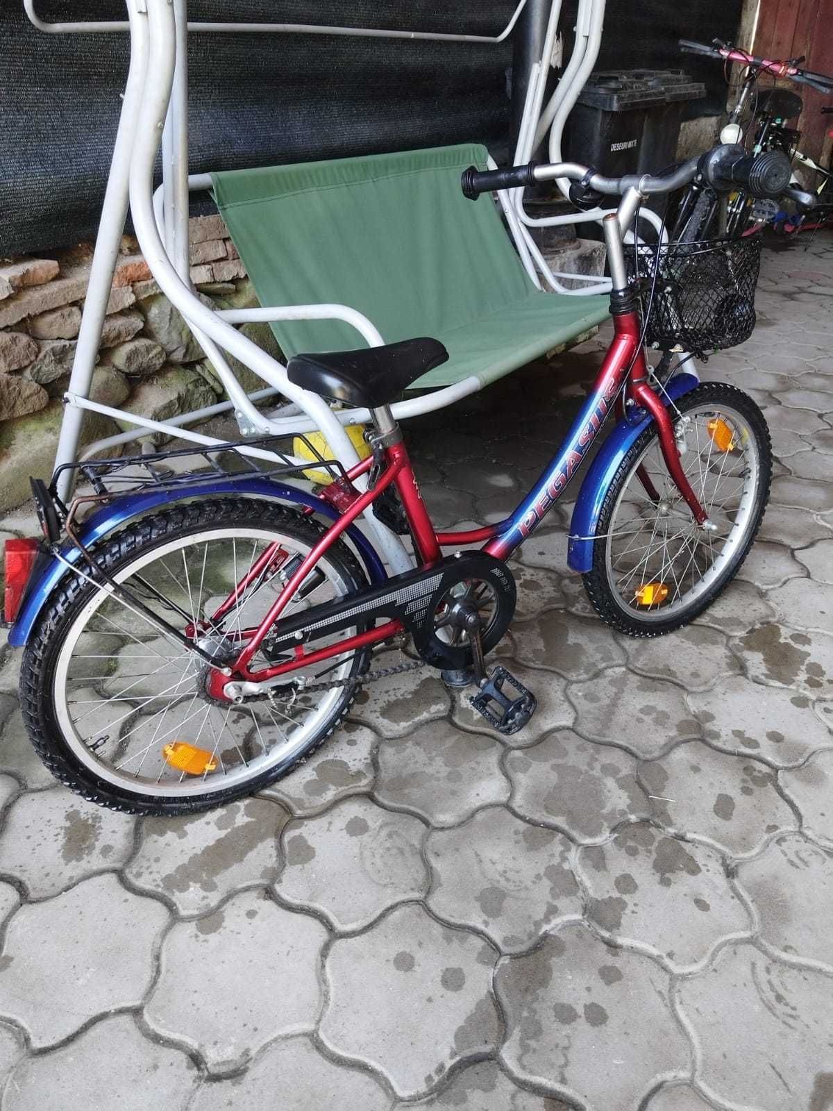 Vand bicicleta de copii.