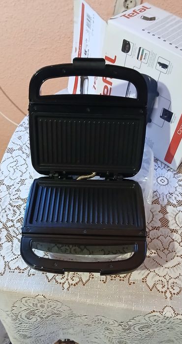 Vând Azi Urgent Aparat de Sandwich Tefal Nou