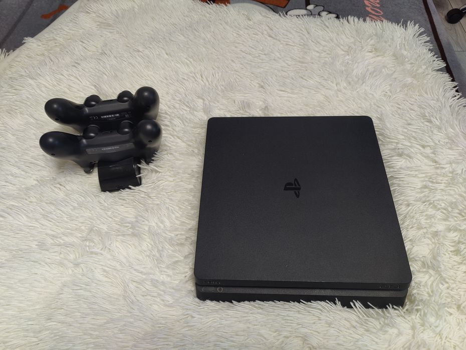 Consola slim PS4 1TB