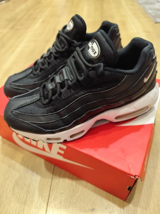 nike air max 95 black and white