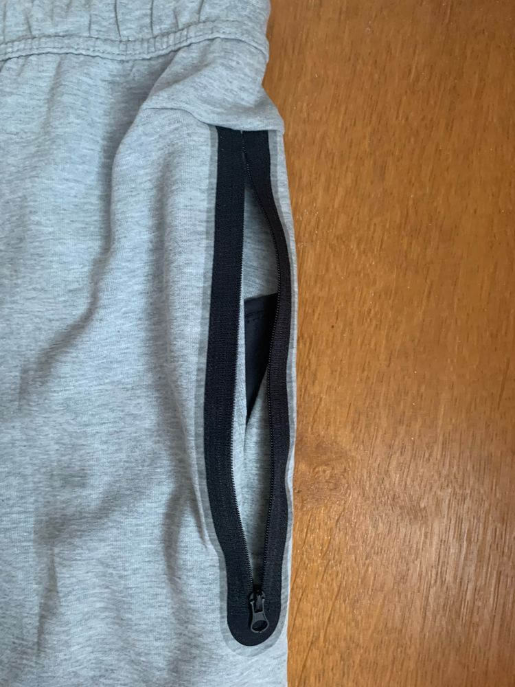 Vand pantaloni nike tech
