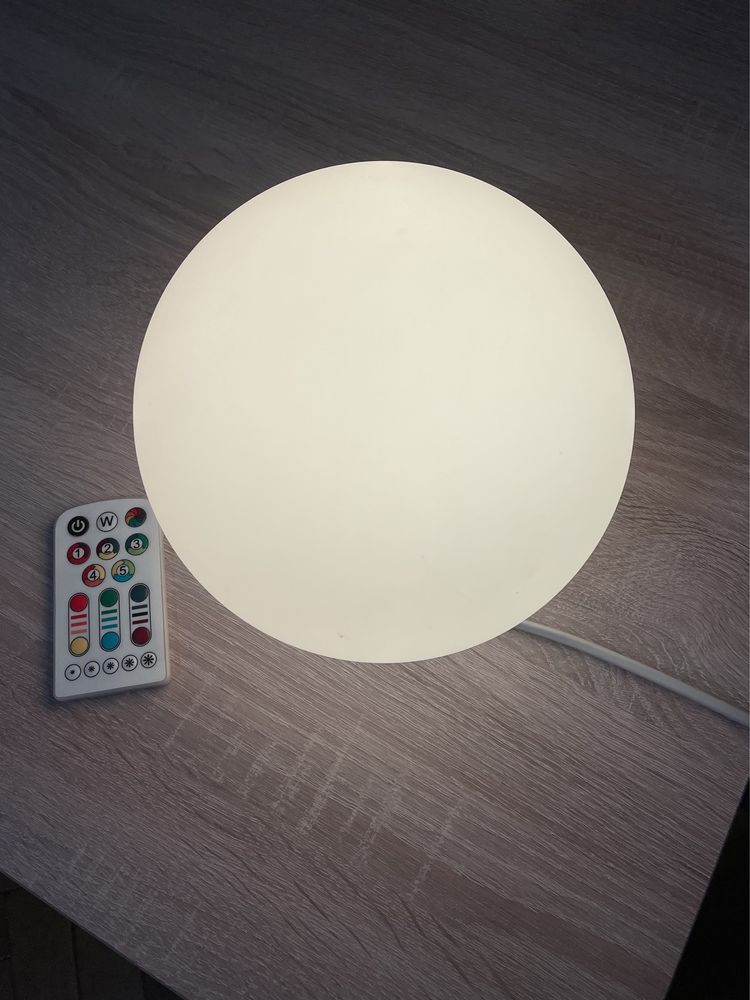 Lampa de veghe LED multicolora cu telecomanda