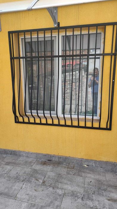 Grilaj fereastra, 2 bucati, folosite un an.