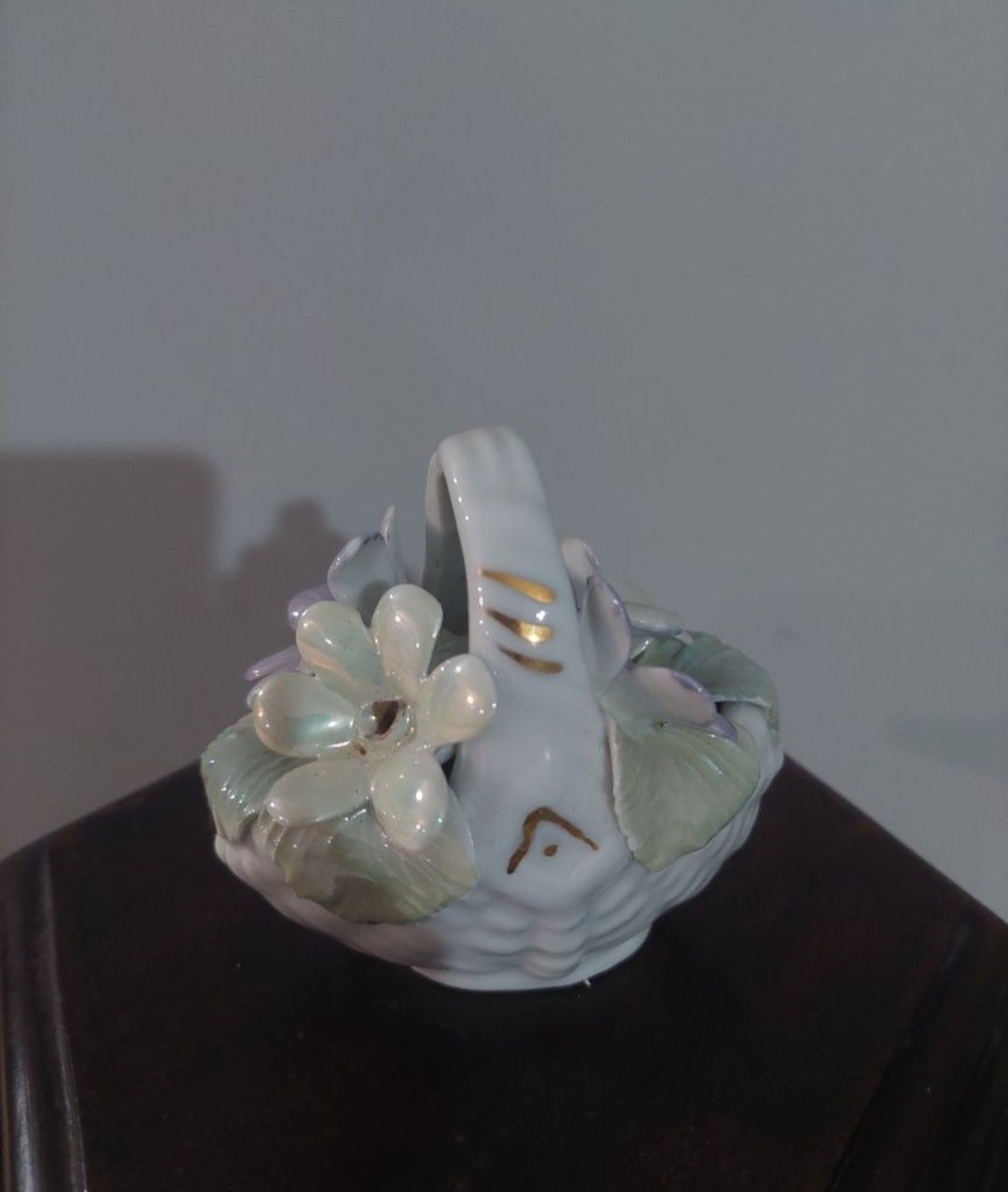Decorațiune din ceramică coșuleț cu flori