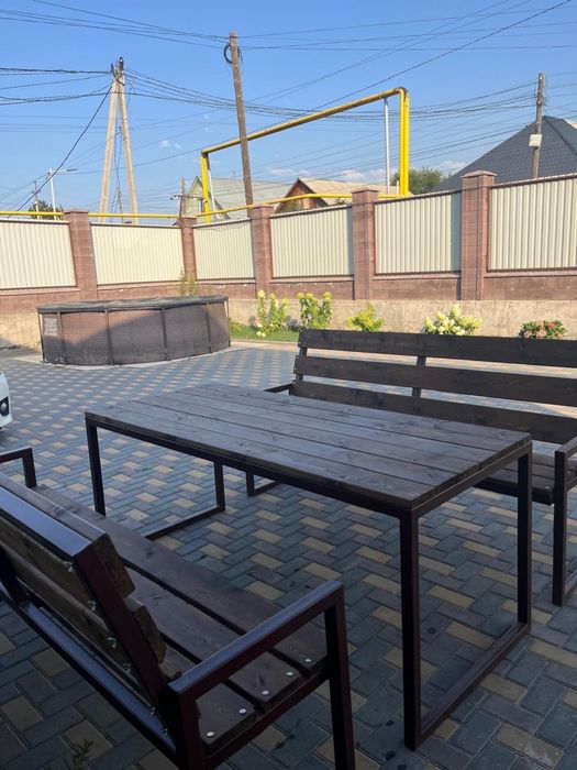 Продам стол и сдувями скамейками стили лофт