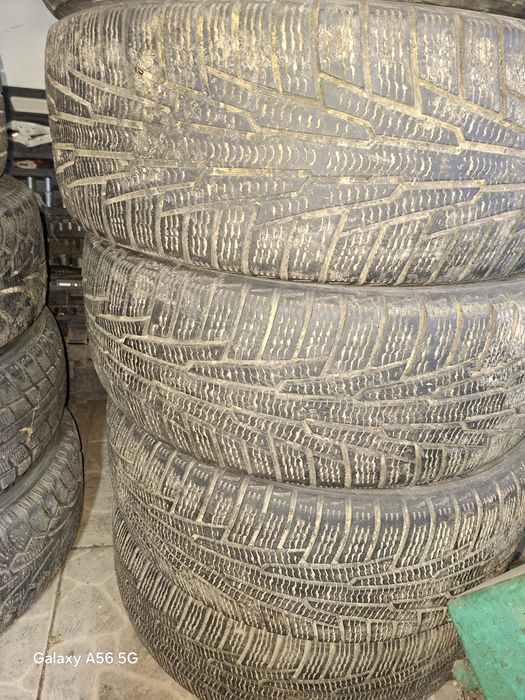 Шины комплект зимние.