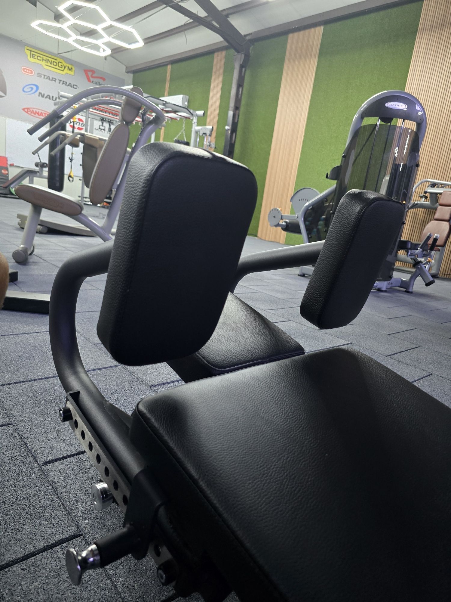 Vertical leg press вертикална лег преса със свободни тежести