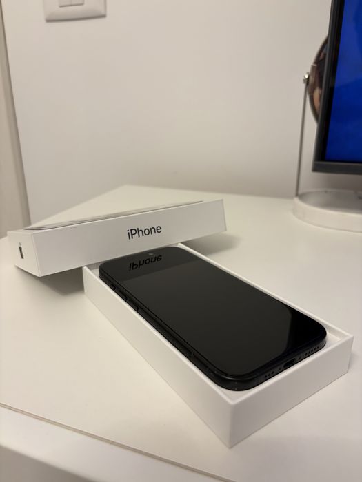Vand Iphone 15 black 128 gb