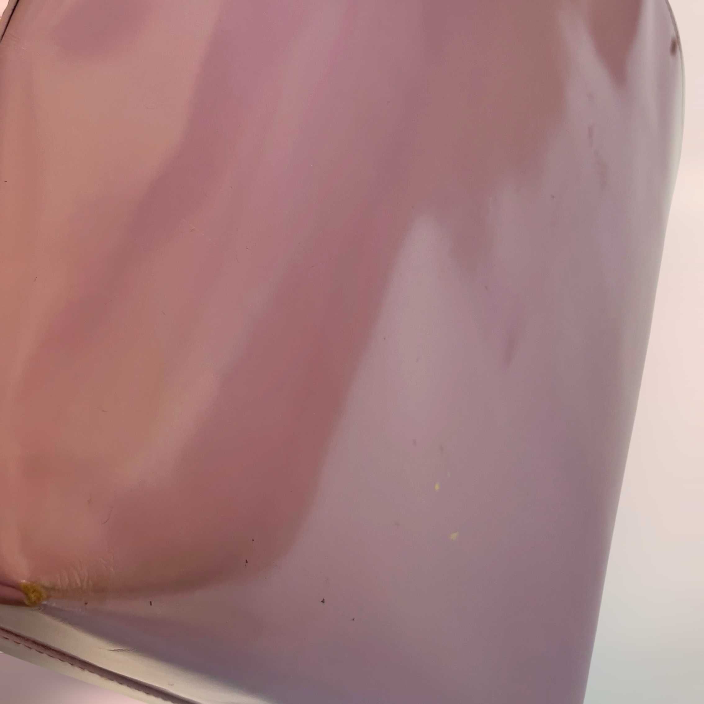 Оригинална чантичка PRADA лилава кожена дамска лачена чанта