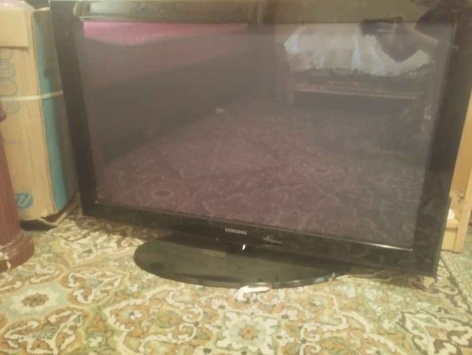 divan bilan televizor
