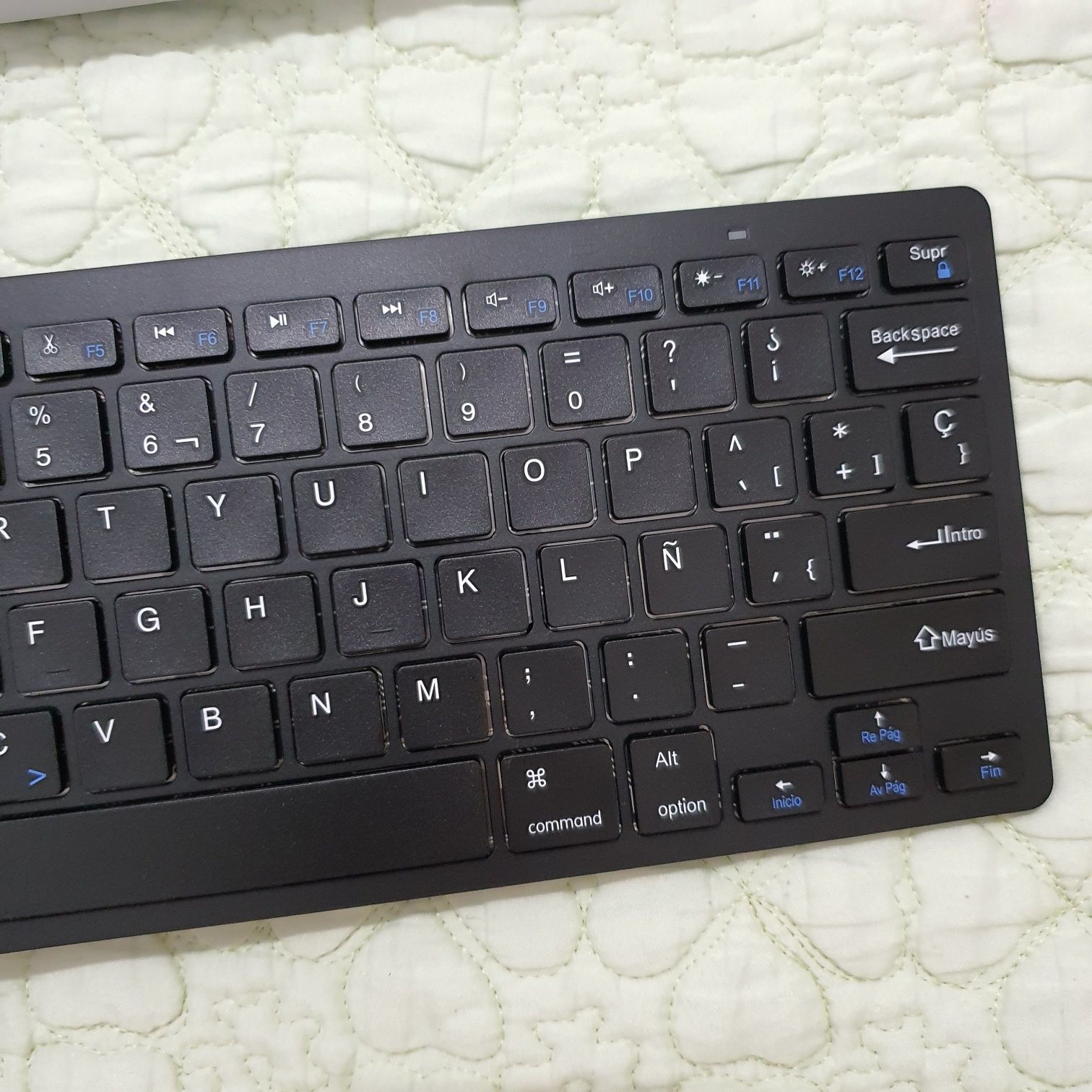Tastatura wireless bluetooth 3.0