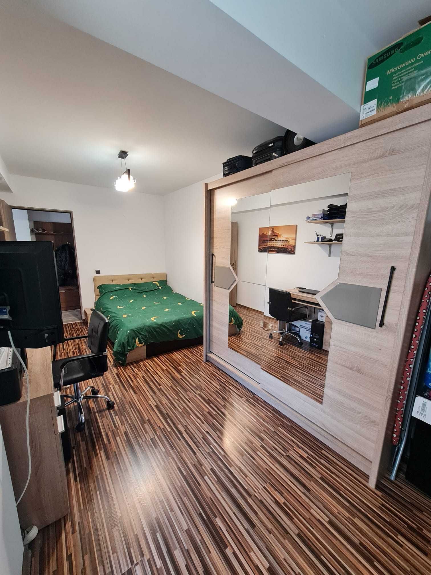 Vând apartament 3 camere Doamna Stanca