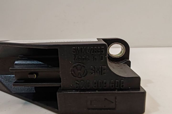 Senzor Impact 39010608 / 6Q6909606 Volkswagen VW Passat B5.5 (facelif