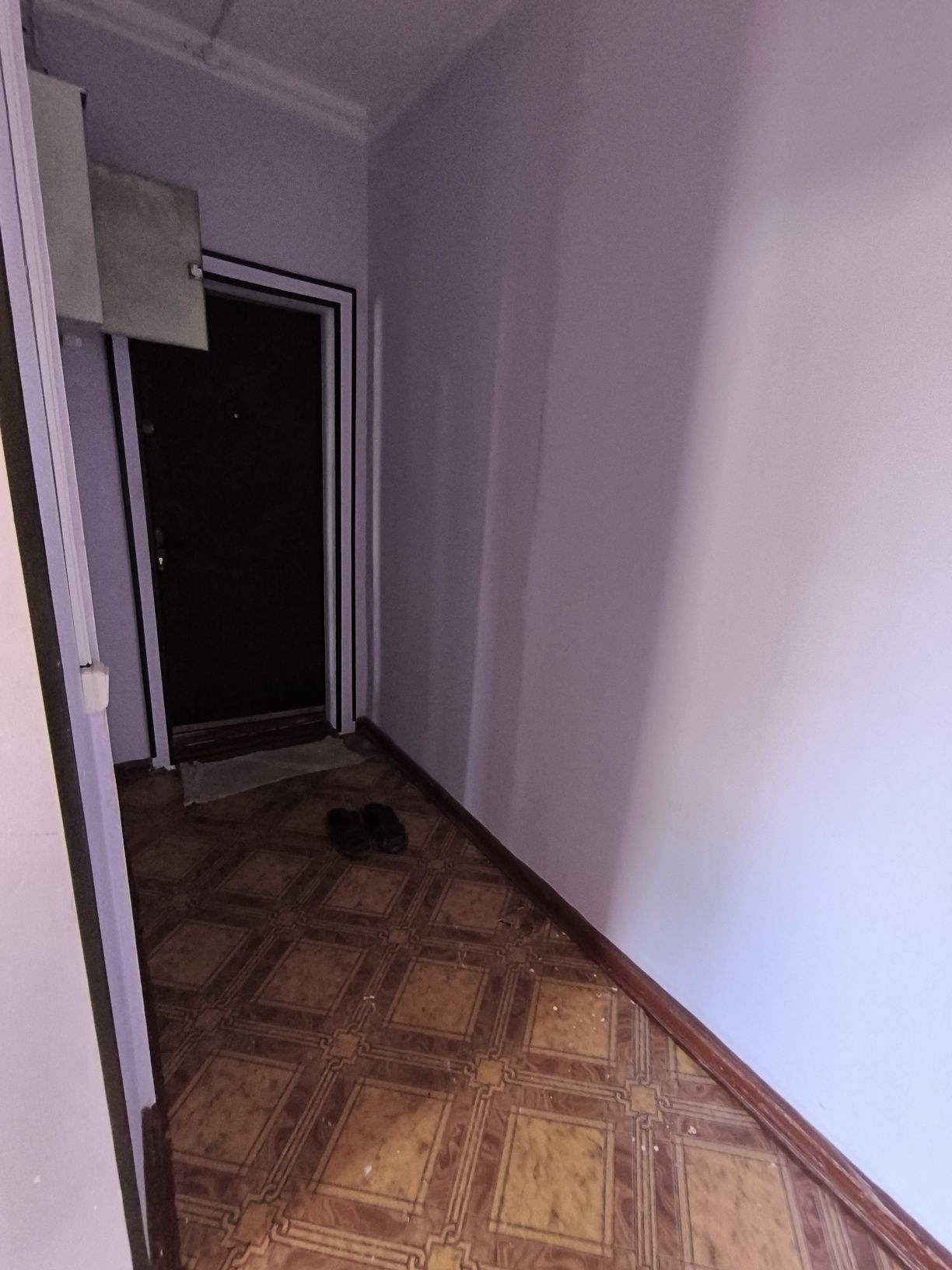 1 ком. Спутник в деревянном доме 2/2 не торец. у Метро . Акфа рамы