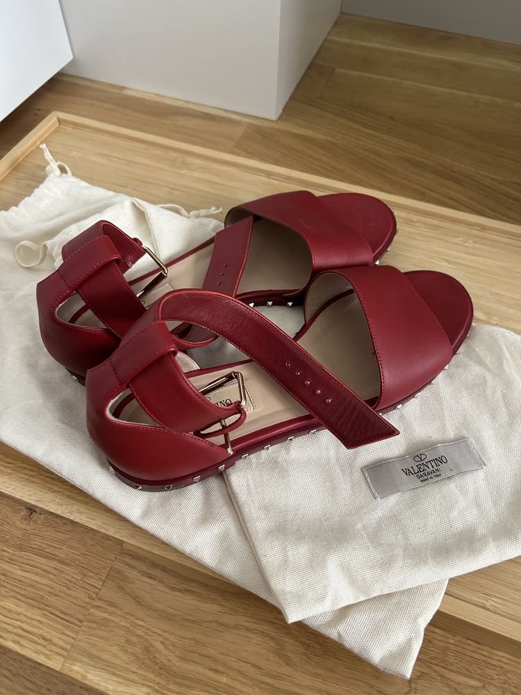 Valentino Garavani rockstud червени сандали 38ми размер