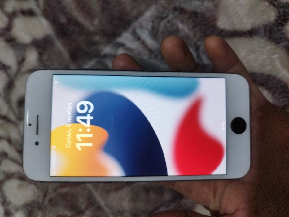 iphone 8  srochna sotiladi