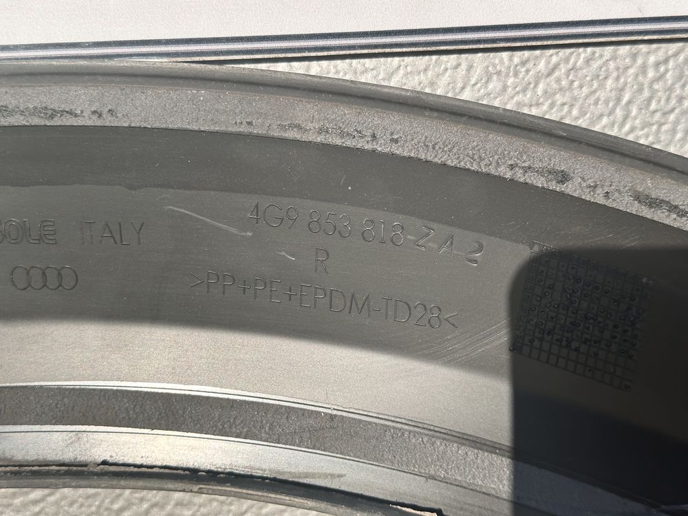 Дясна лайсна AUDI A6 C7 4G ALLROAD 4G9853818 4G9853818Z