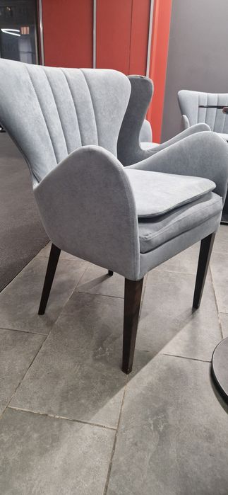 6 кресло-стулья и 2 стола круглых 60см