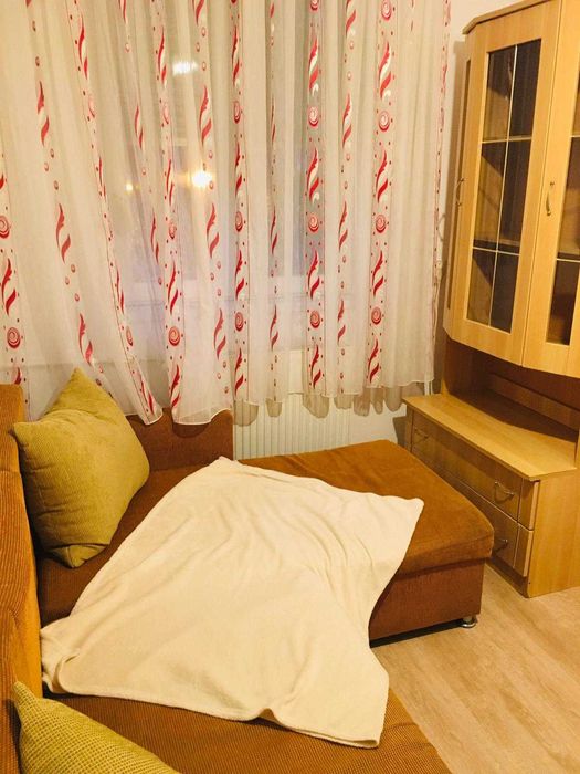 Închiriez garsoniera în zona UMT