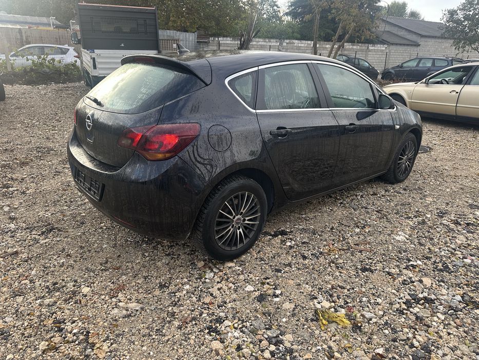 Опер Астра J - Led,Xenon,Navi,2.0cdti- На Части!!!