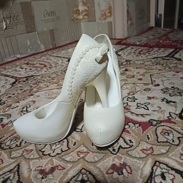 Ayollar oyoq kiyimi